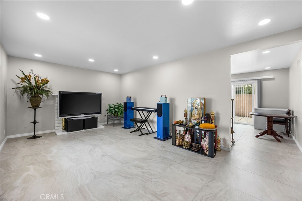 520 S Adria Property Photo 3