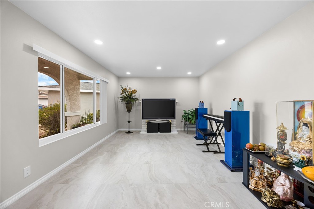 520 S Adria Property Photo 4