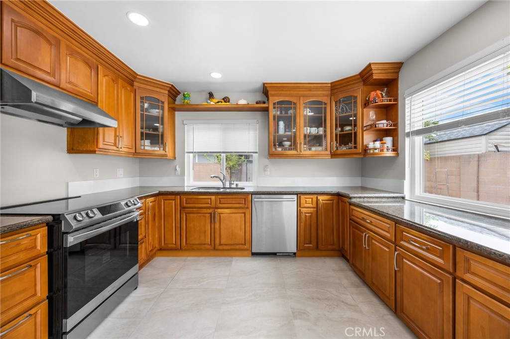 520 S Adria Property Photo 6