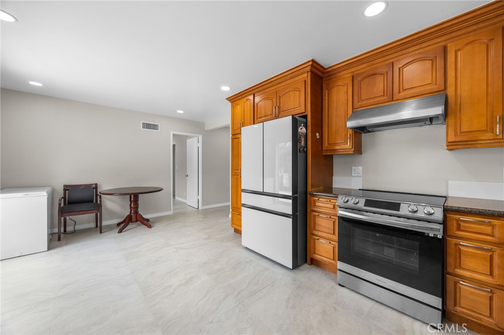 520 S Adria Property Photo 7