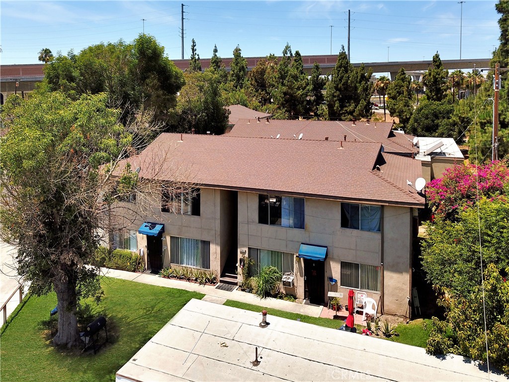 1600 Picadilly Property Photo 2