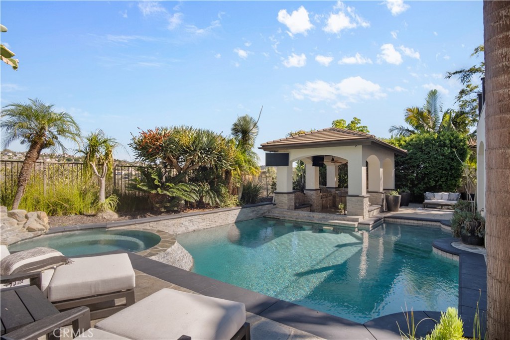 36 Via Divertirse Property Photo 2