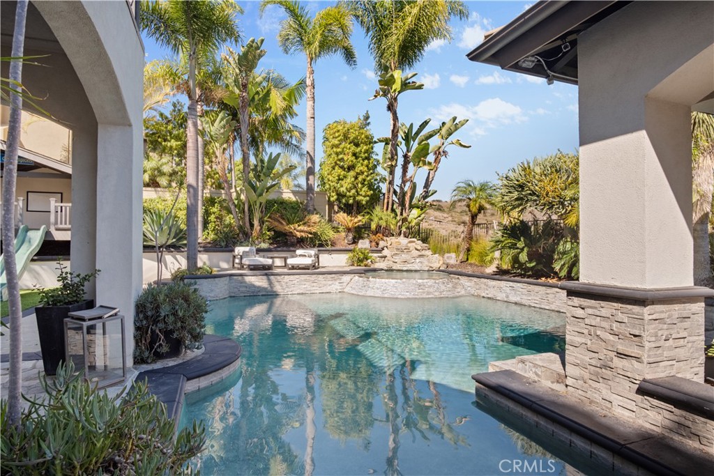 36 Via Divertirse Property Photo 3