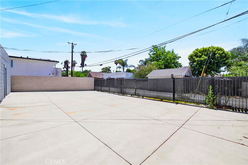 450 W Holt Avenue Property Photo 7