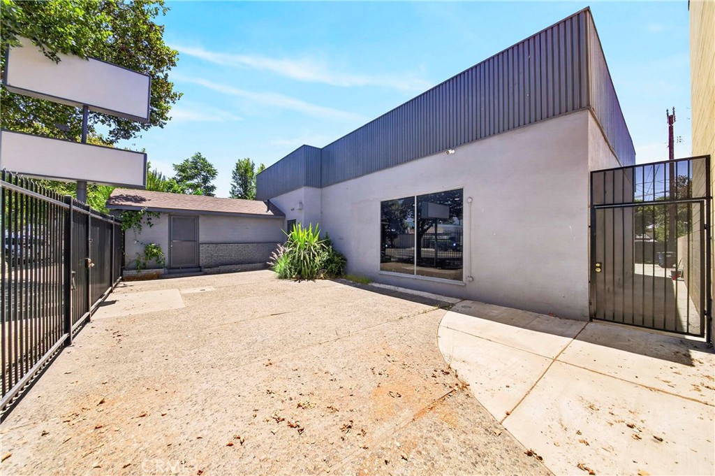 450 W Holt Avenue Property Photo 10