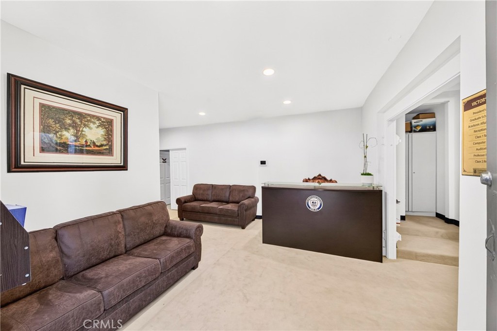 450 W Holt Avenue Property Photo 15