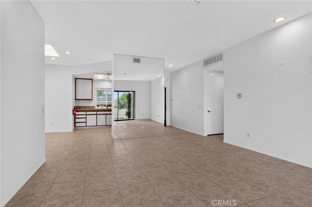 28862 Isleta Court Property Photo 4