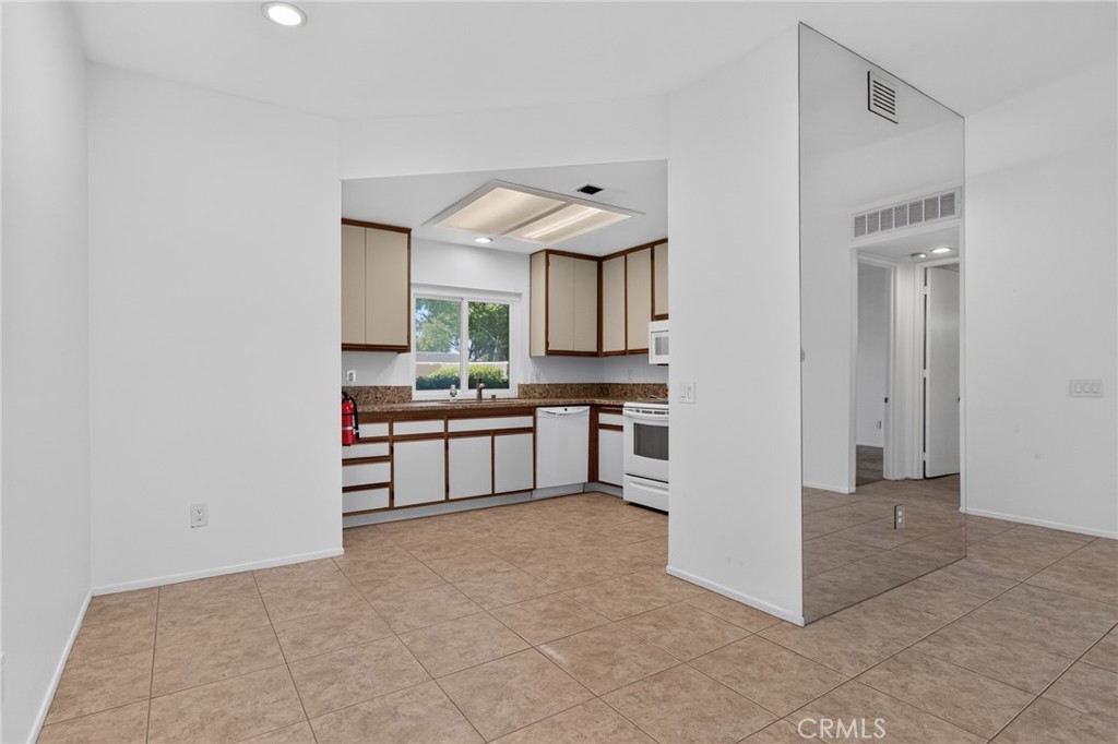 28862 Isleta Court Property Photo 6