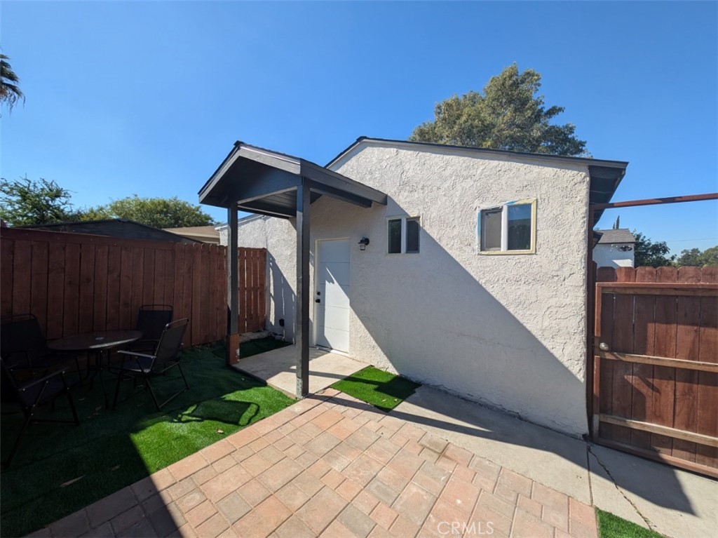 10438 Ceres Avenue Property Photo 3