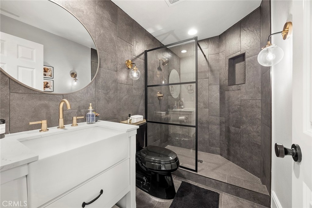 16 Kempton Lane Property Photo 31