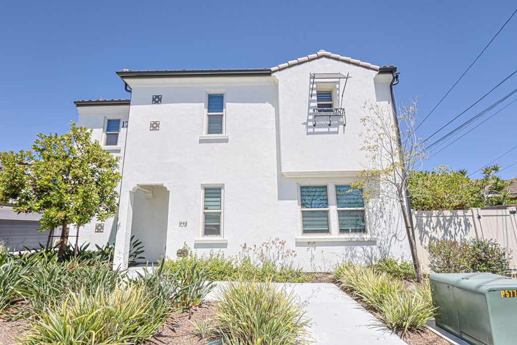 17540 Cameron 102 Property Photo 5