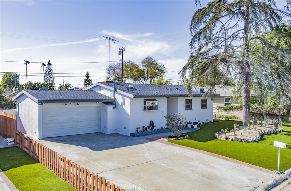 12611 Loraleen Street Property Photo 2