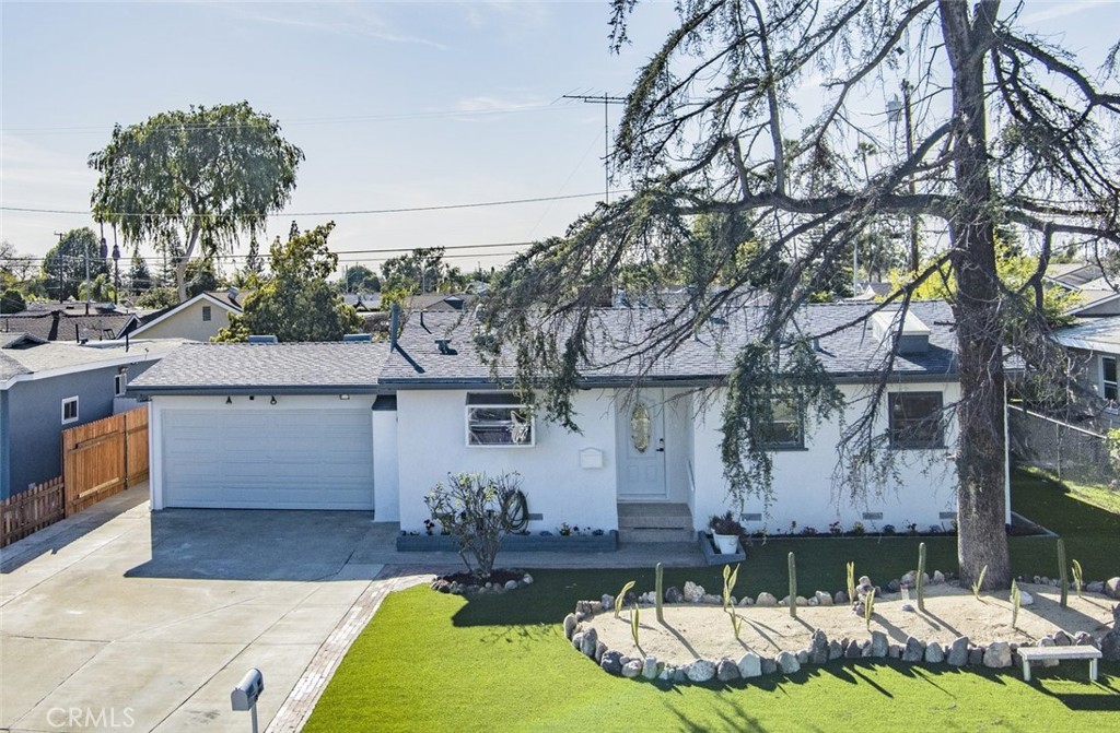 12611 Loraleen Street Property Photo 3
