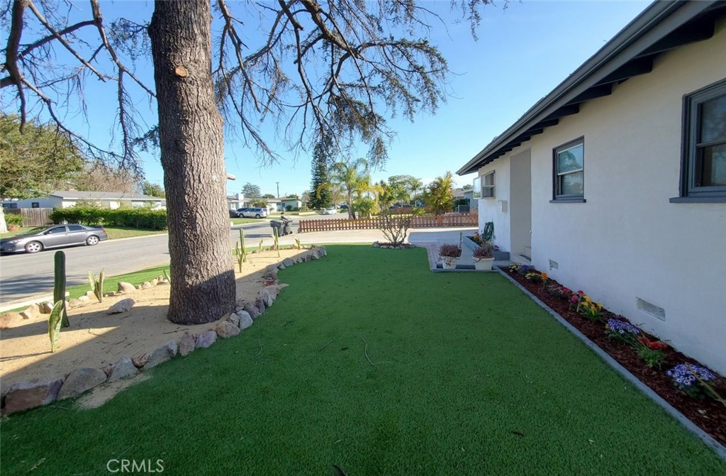 12611 Loraleen Street Property Photo 4
