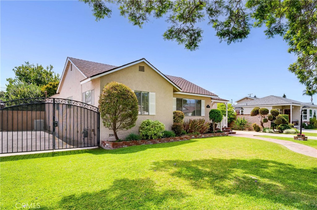 4432 Stanbridge Property Photo 2