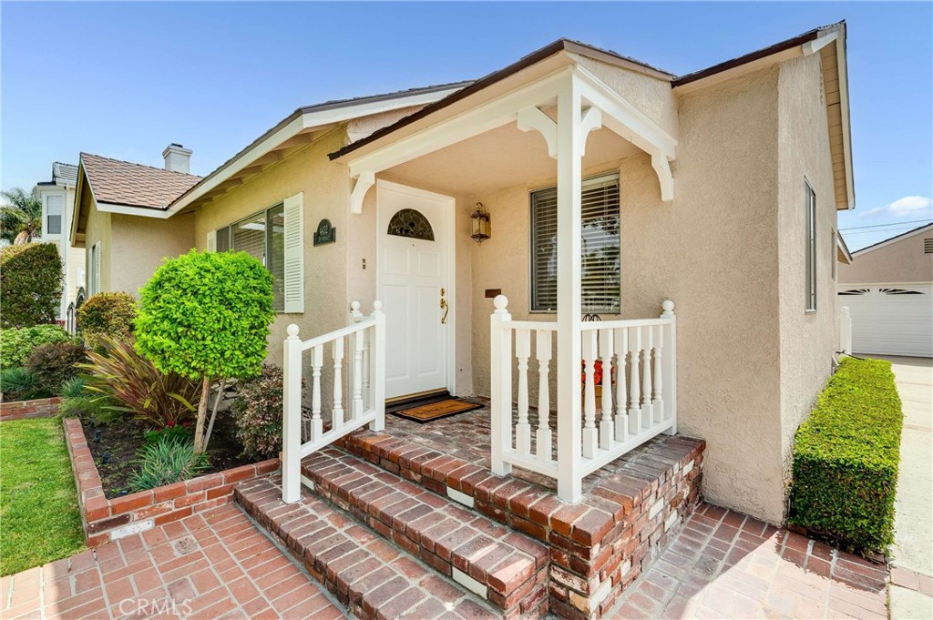 4432 Stanbridge Property Photo 3