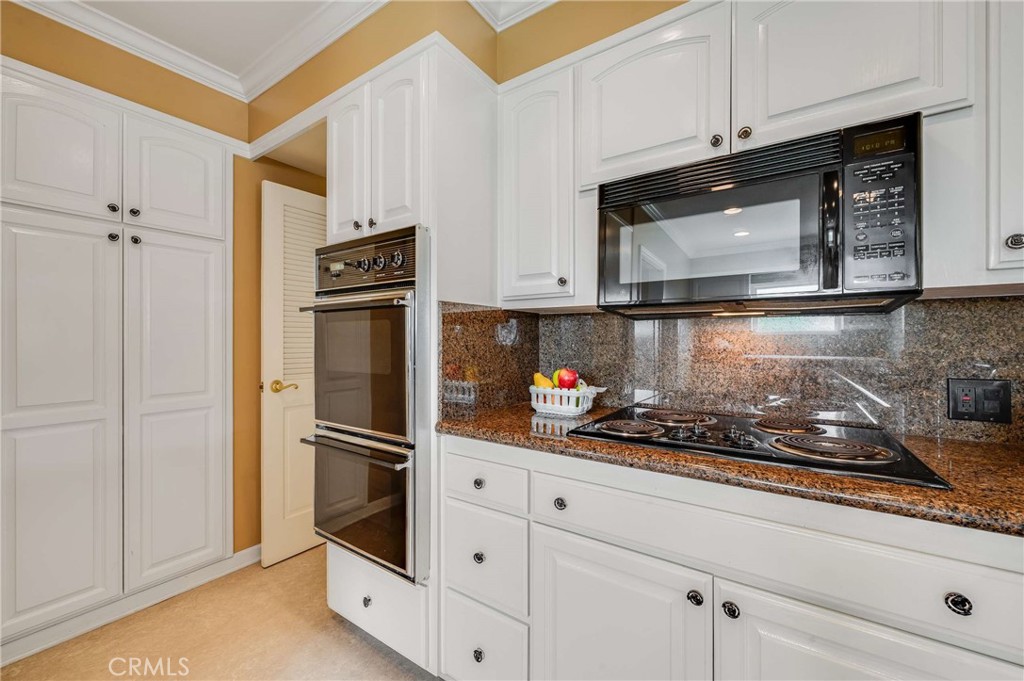 4432 Stanbridge Property Photo 9