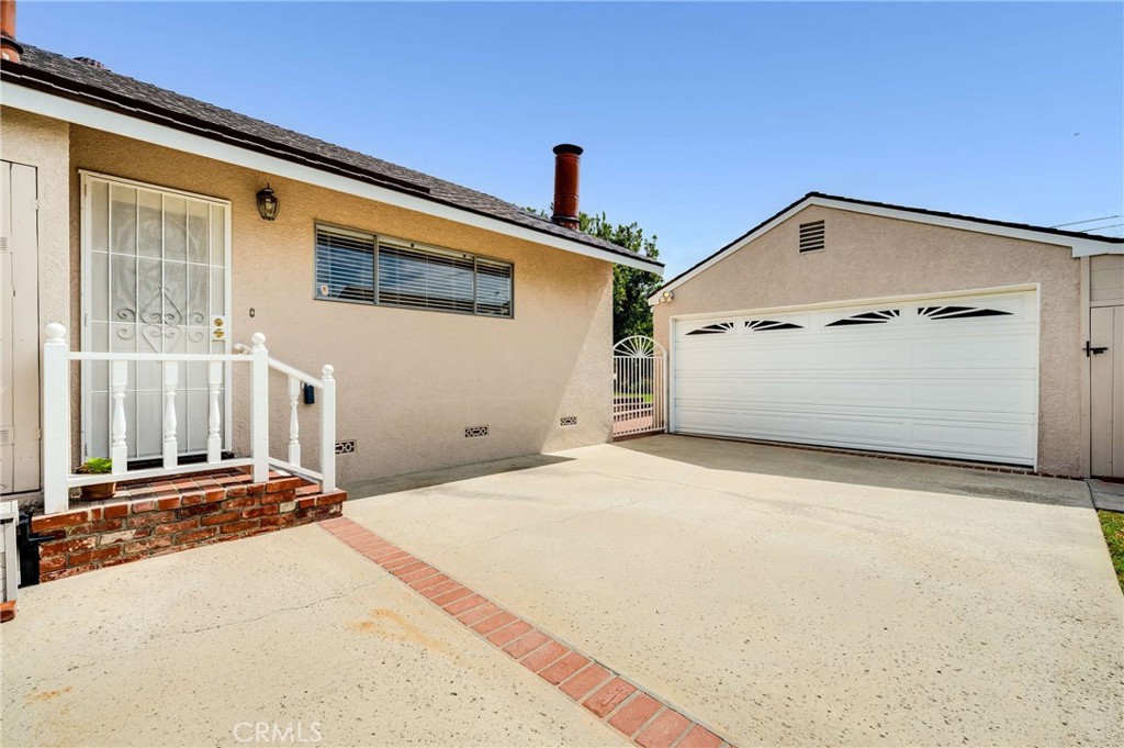 4432 Stanbridge Property Photo 30