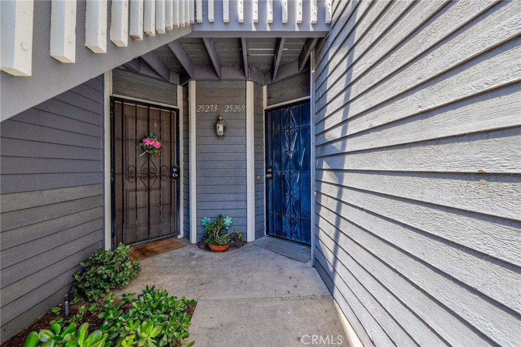 25269 Pine Creek Lane Property Photo 4