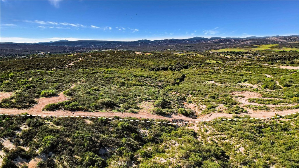 1910 Tierra Del Sol Road Property Photo 4