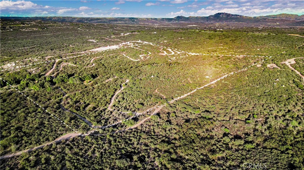 1910 Tierra Del Sol Road Property Photo 13