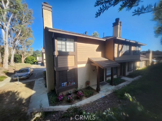 21725 Laurelrim D Property Photo 1