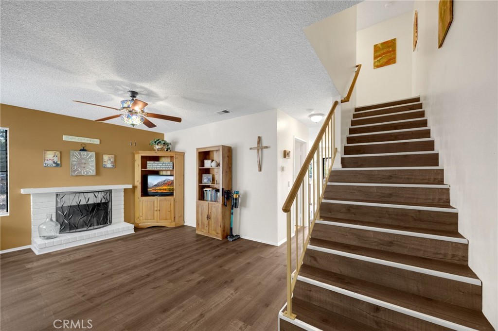 21725 Laurelrim D Property Photo 3