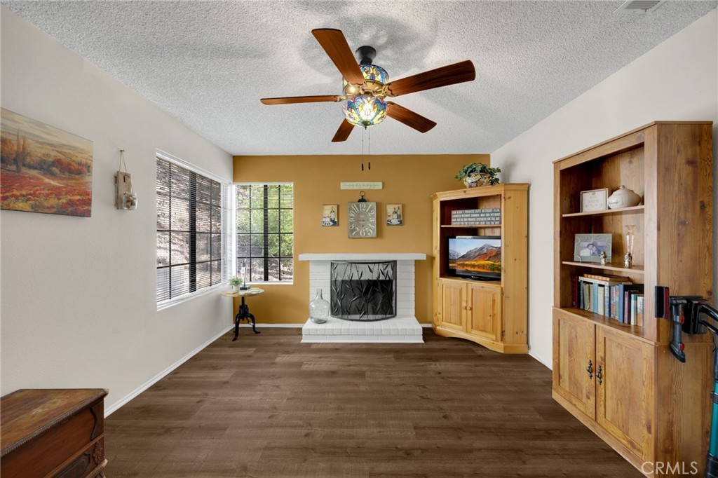 21725 Laurelrim D Property Photo 4