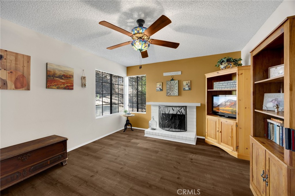 21725 Laurelrim D Property Photo 6