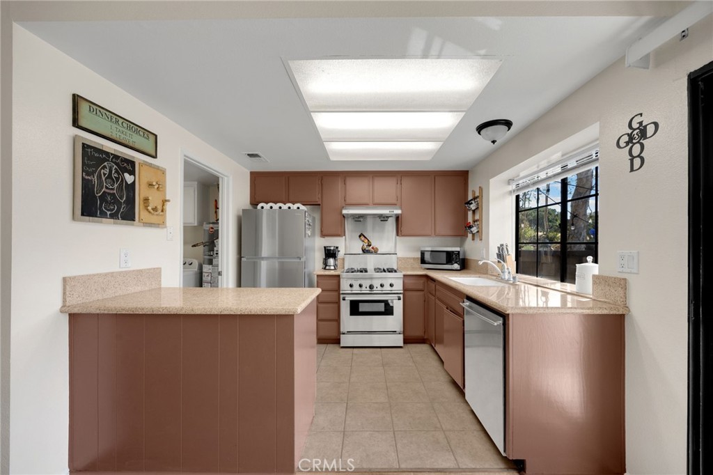 21725 Laurelrim D Property Photo 8
