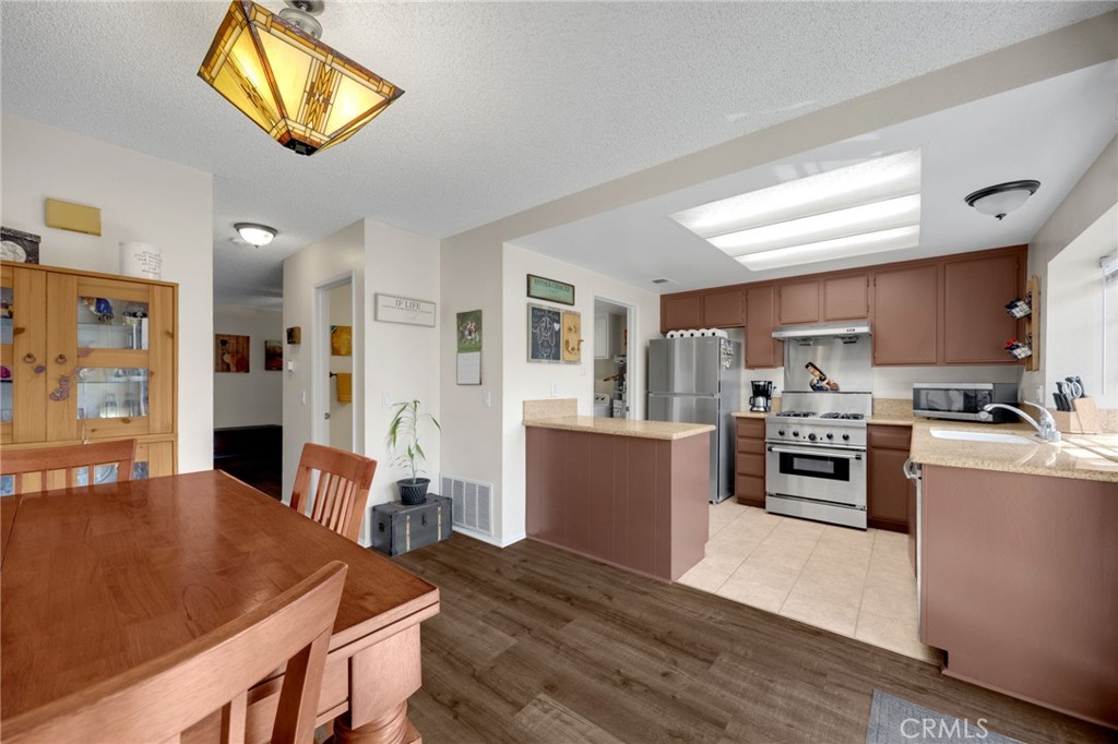 21725 Laurelrim D Property Photo 10