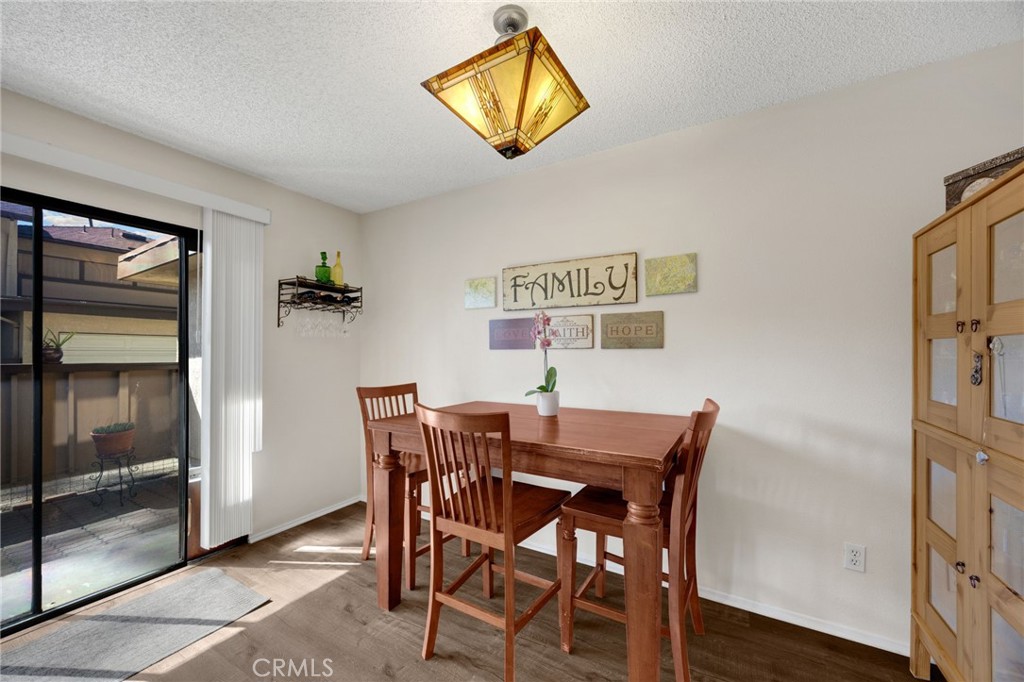 21725 Laurelrim D Property Photo 11