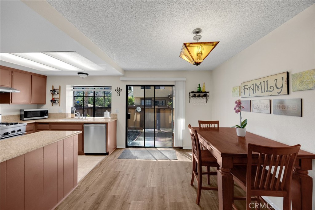 21725 Laurelrim D Property Photo 13
