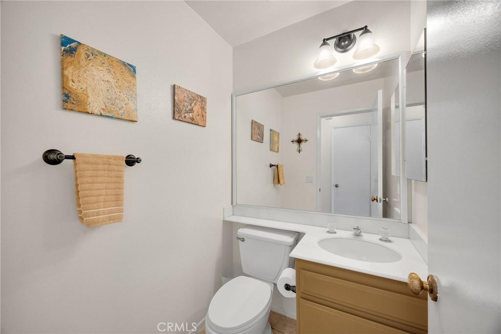 21725 Laurelrim D Property Photo 14