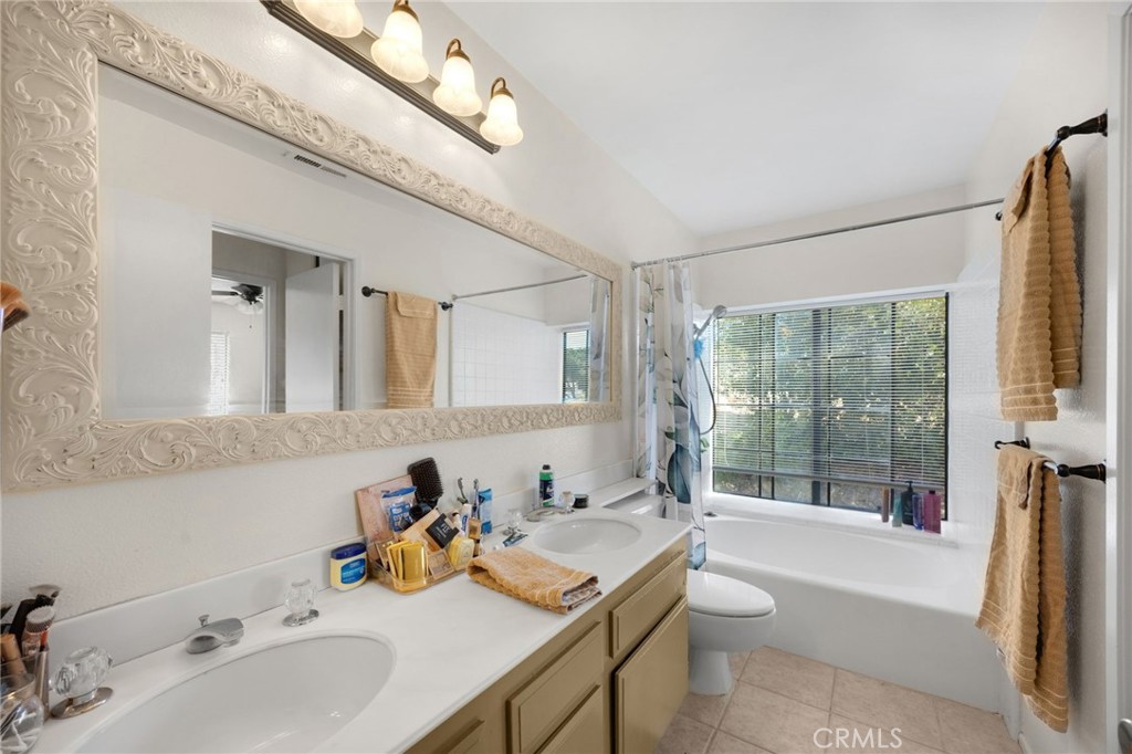 21725 Laurelrim D Property Photo 19