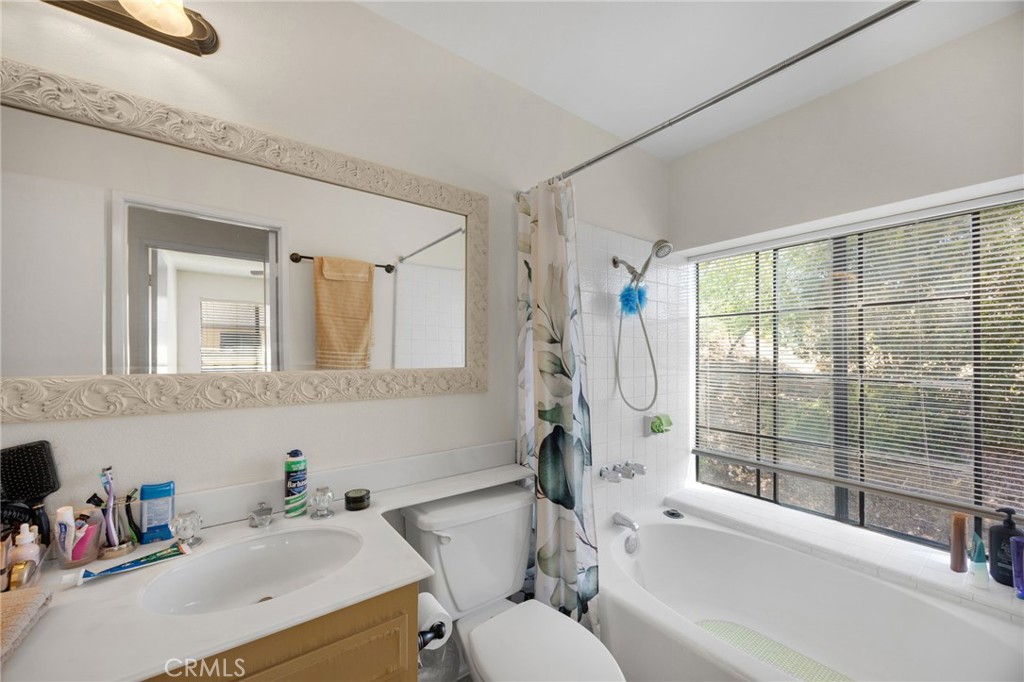 21725 Laurelrim D Property Photo 20