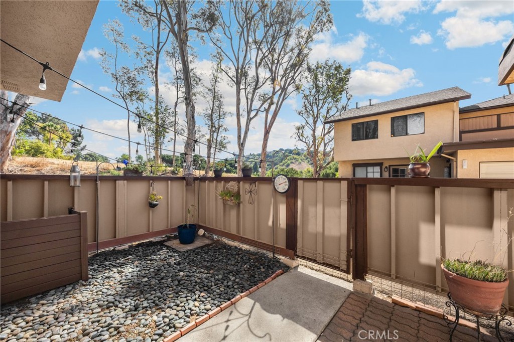 21725 Laurelrim D Property Photo 24