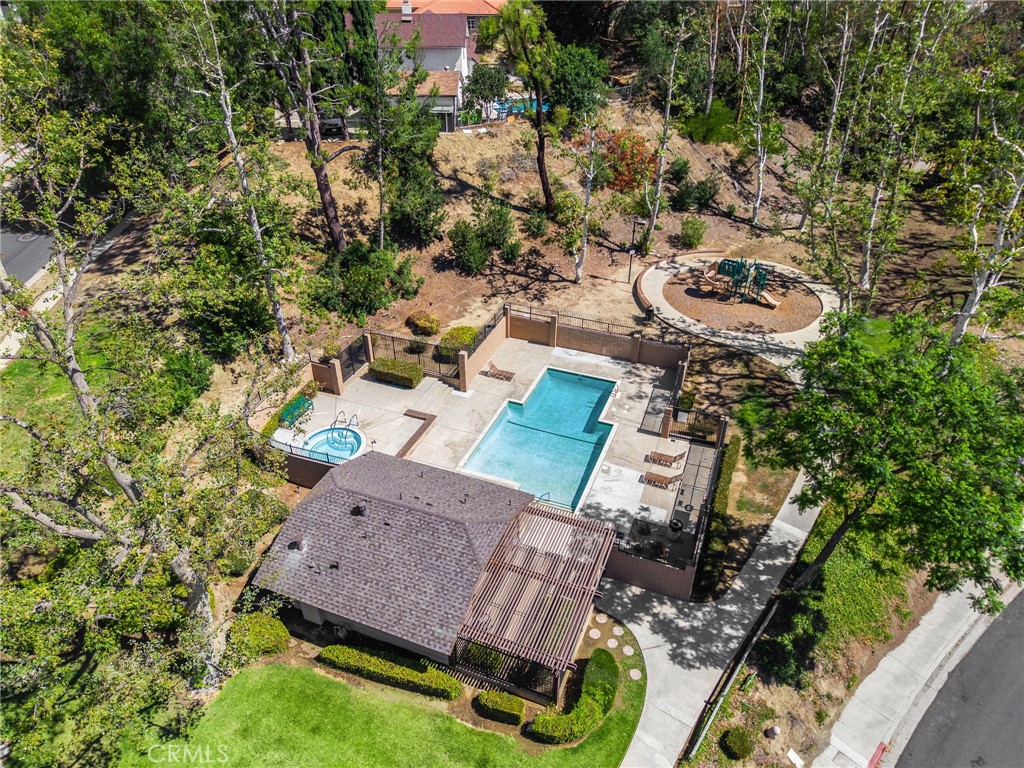 21725 Laurelrim D Property Photo 25