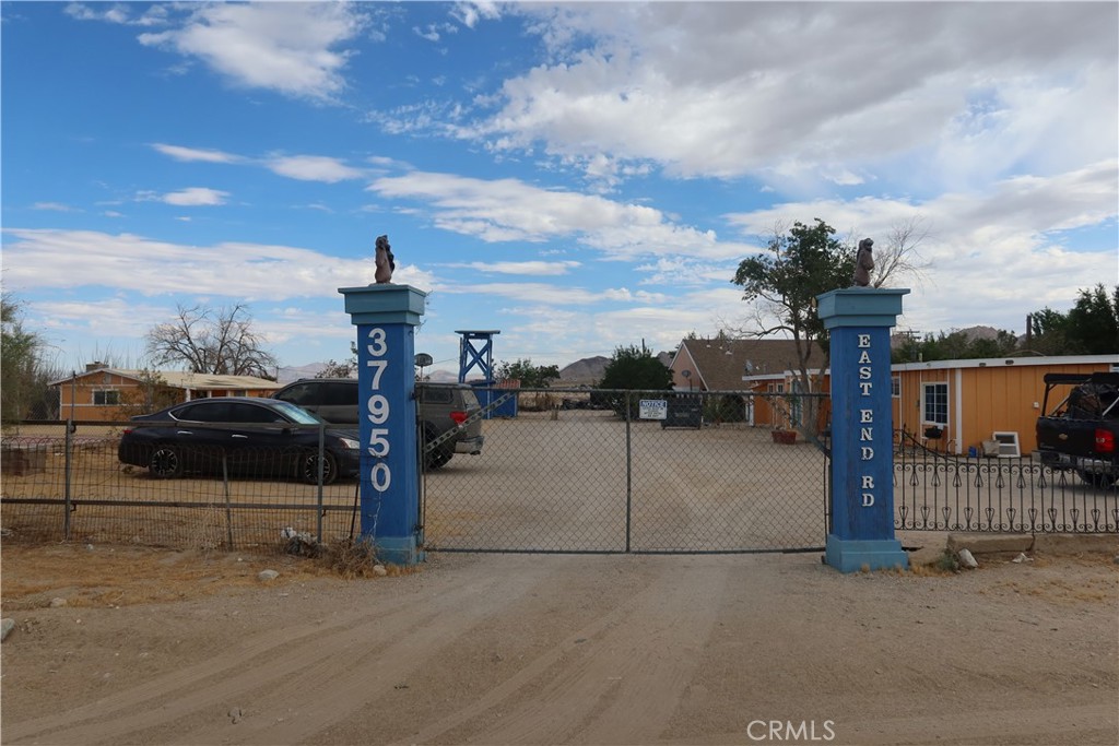 37950 E End Property Photo 1