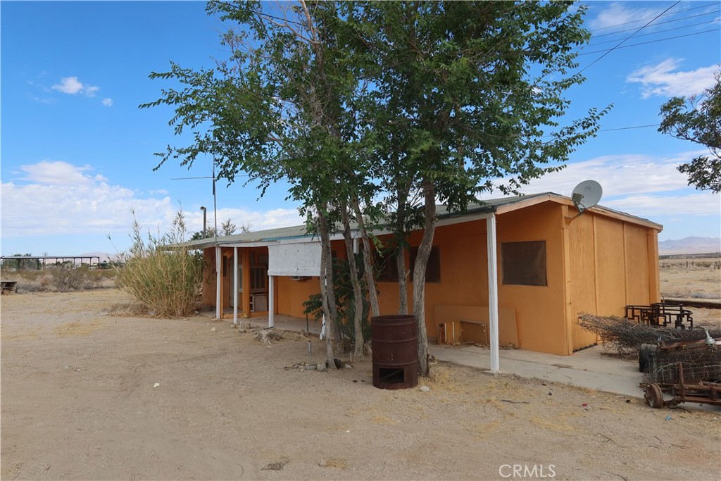 37950 E End Property Photo 2