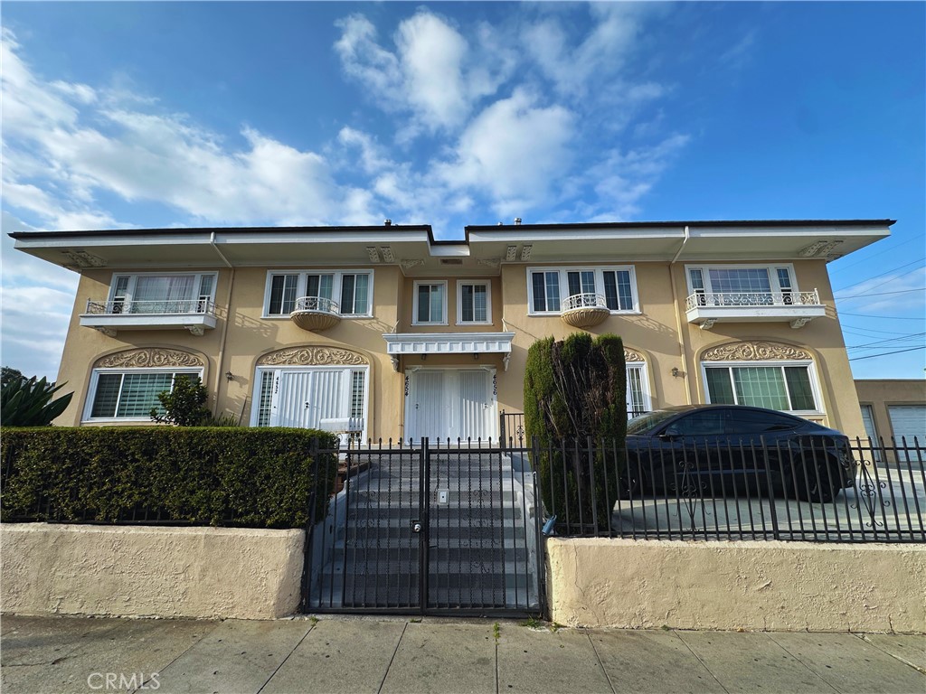 4656 Oakwood Ave Property Photo 1