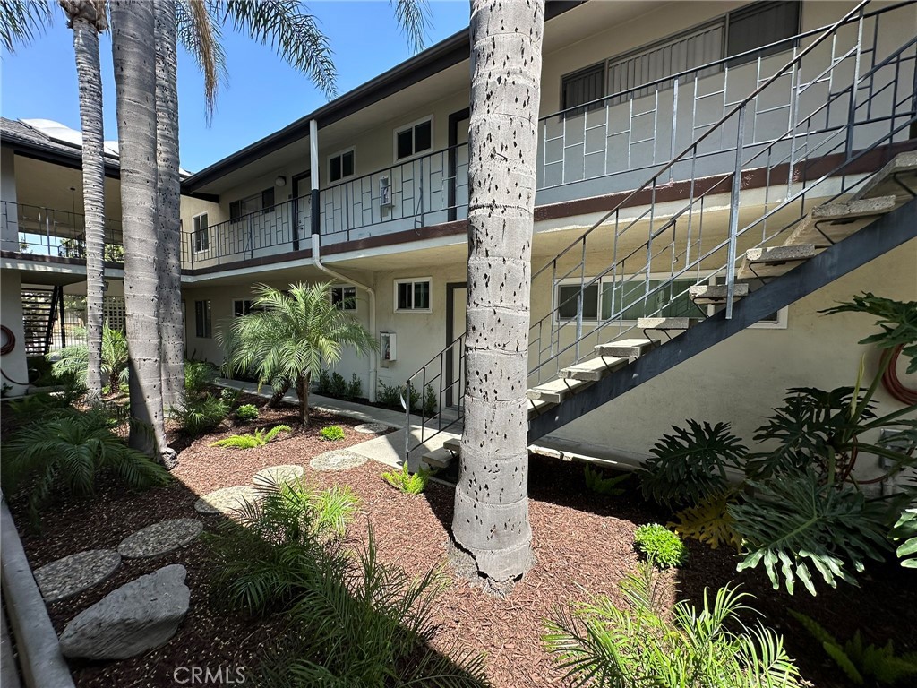 3546 3550 Los Flores Boulevard Property Photo 4