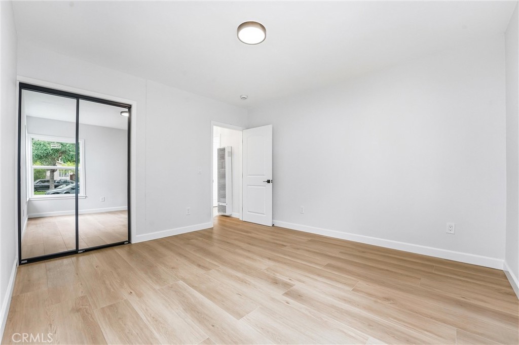 1334 N Sultana Property Photo 19