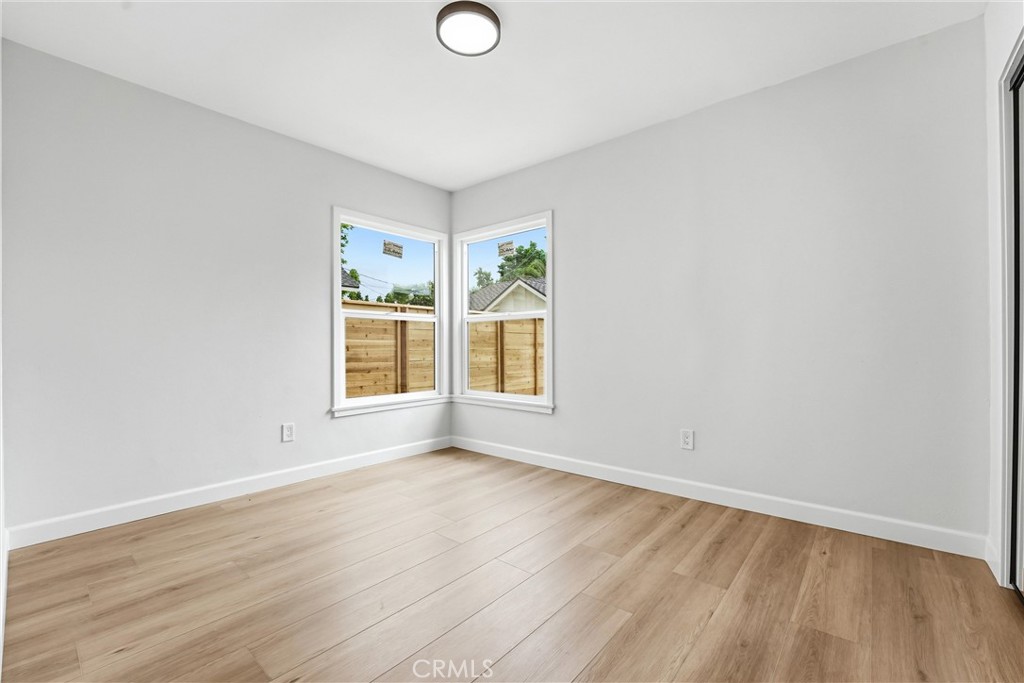 1334 N Sultana Property Photo 20