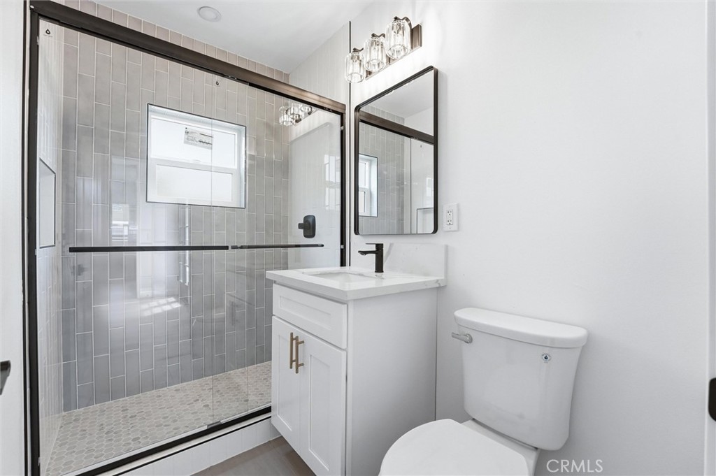 1334 N Sultana Property Photo 22