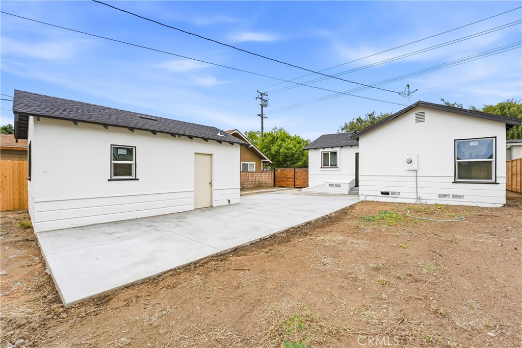 1334 N Sultana Property Photo 31