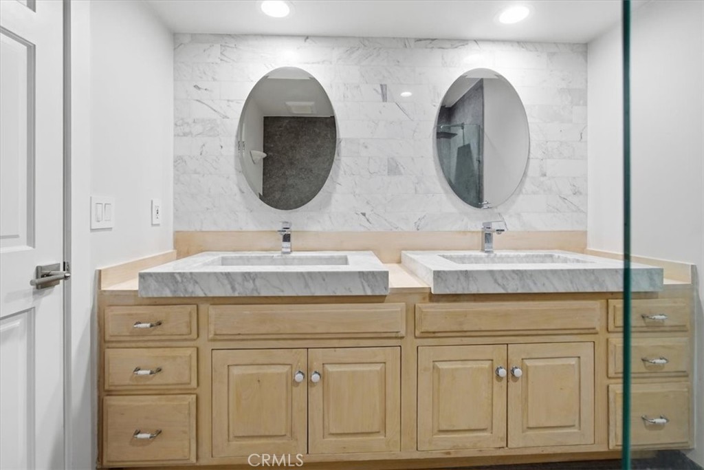 5047 Orrville Avenue Property Photo 26