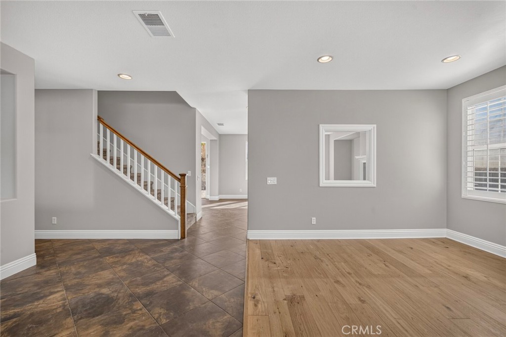 45084 Vine Cliff Property Photo 3