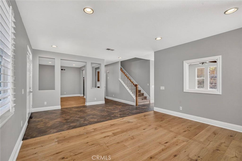 45084 Vine Cliff Property Photo 6