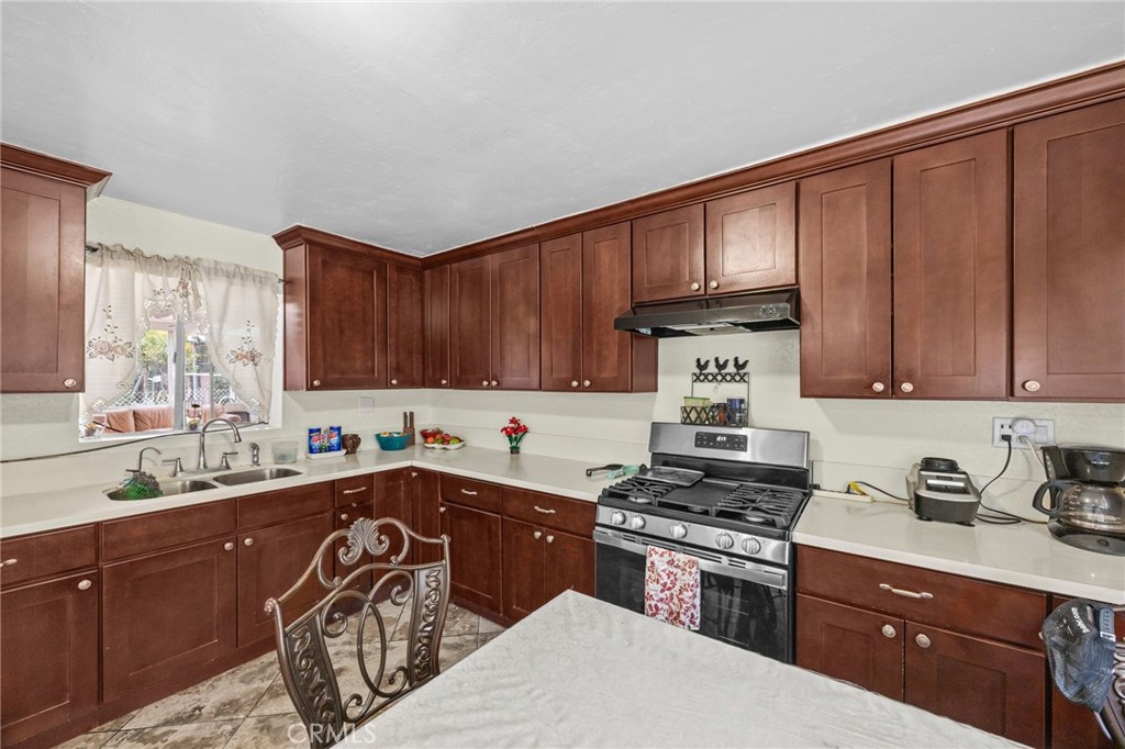 2554 N State Property Photo 3